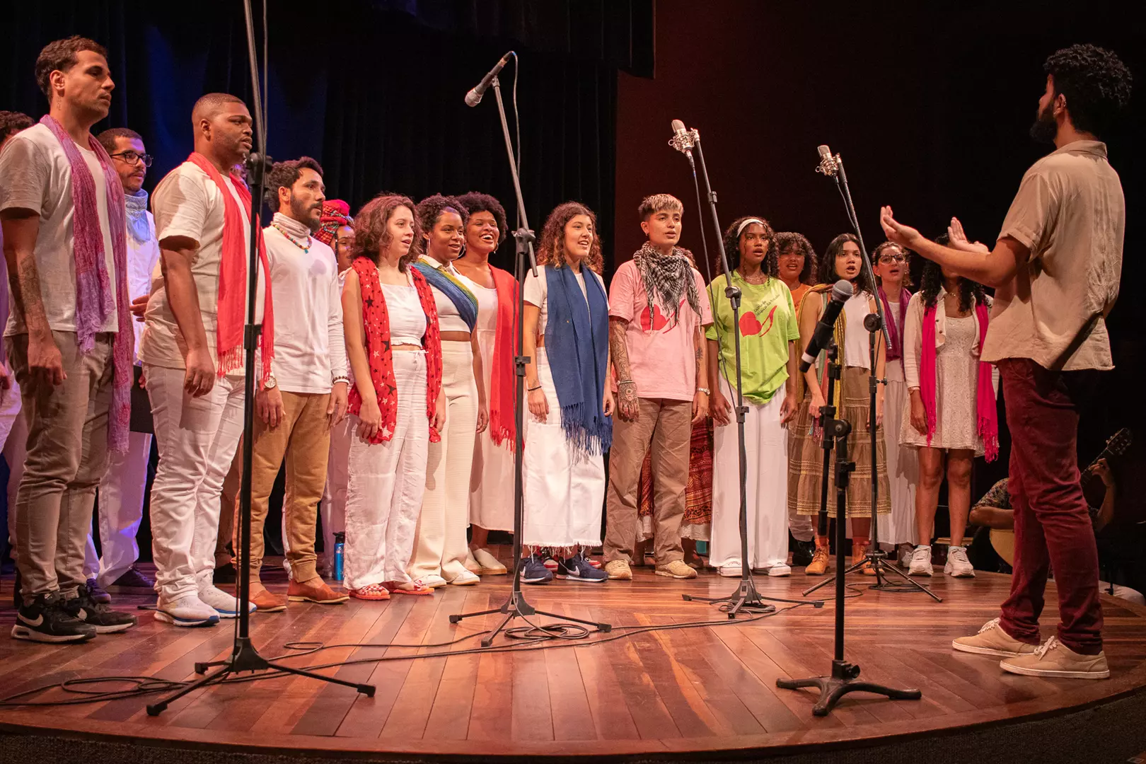 Festival Rio Diversidade 2024: Talk Show com participação do estilista Carlos Tufvesson, apresentação do Coro LGBTQIA+ da Rocinha, e muito mais no MAR